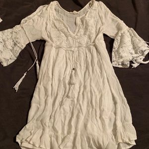 Kids white dress with lace details